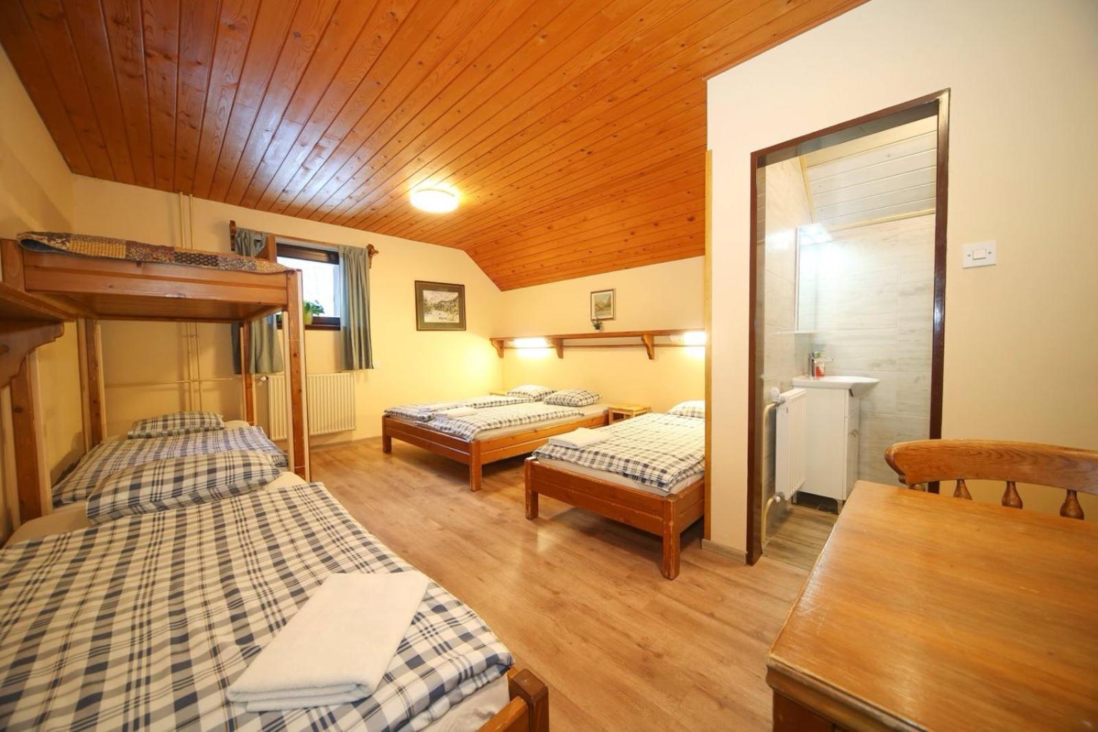 Planinska Koca Na Gozdu Hotel Kranjska Gora Exterior photo